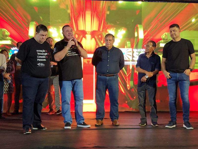 PREFEITO TUTI INAUGURA A AGÊNCIA DE INOVAÇÃO DE ASSAÍ  E ENTREGA ÓCULOS PARA DEFICIENTES VISUAIS.