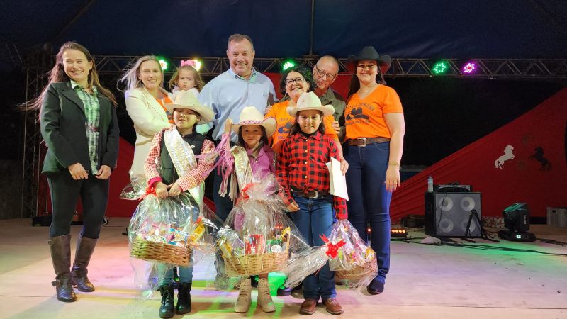 PREFEITO TUTI PARTICIPA DA 7ª FESTA COUNTRY DA ESCOLA MARIA MITIKO TSUBOI
