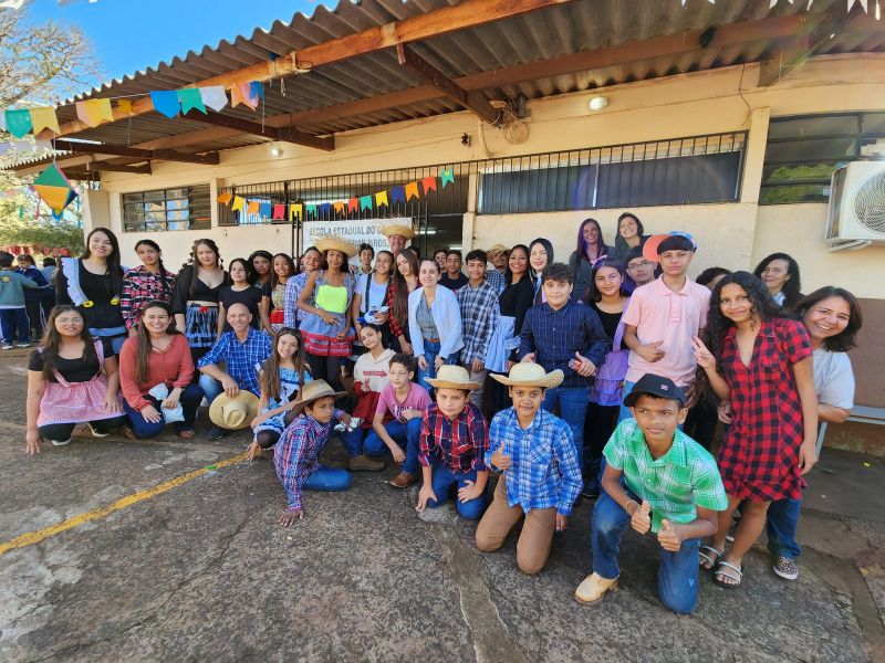 PREFEITO TUTI PARTICIPA DO ARRAIÁ DO COLÉGIO WALERIAN WROSZ