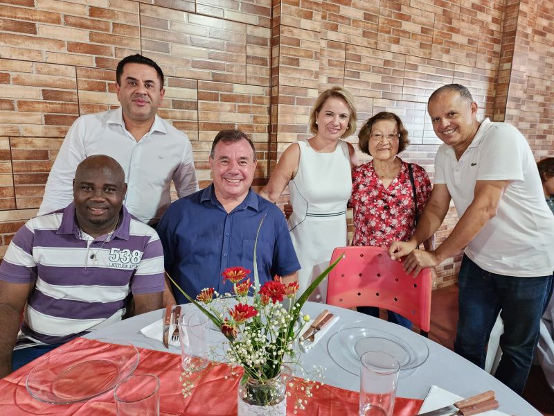 PREFEITO TUTI PARTICIPA DO ENCERRAMENTO ANUAL DO CURSO DE ARTESANATO DA CASA ABERTA.