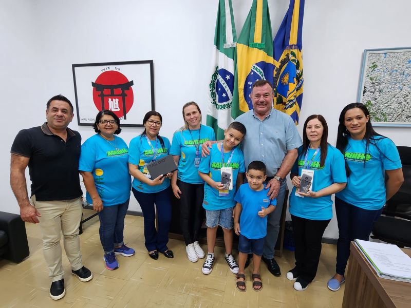 PREFEITO TUTI RECEBE OS FINALISTAS DO CONCURSO AGRINHO 2023  DA REDE MUNICIPAL