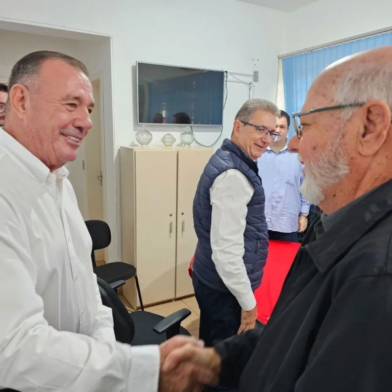 PREFEITO TUTI RECEBE PREFEITO DE ROLÂNDIA E COMITIVA PARA CONHECER PROJETO DE EDUCAÇÃO EMPREENDEDORA PREMIADO PELO SEBRAE