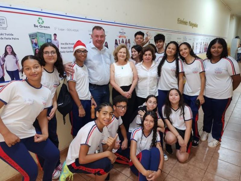 PREFEITO TUTI VISITA A FEIRA DO CONHECIMENTO DO COLÉGIO BARÃO DO RIO BRANCO.