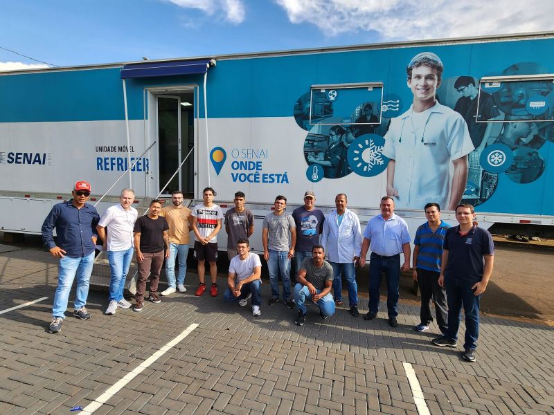 PREFEITO TUTI  VISITA O CURSO DE REFRIGERAÇÃO RESIDENCIAL DO PROGRAMA QUALIFICA PARANÁ