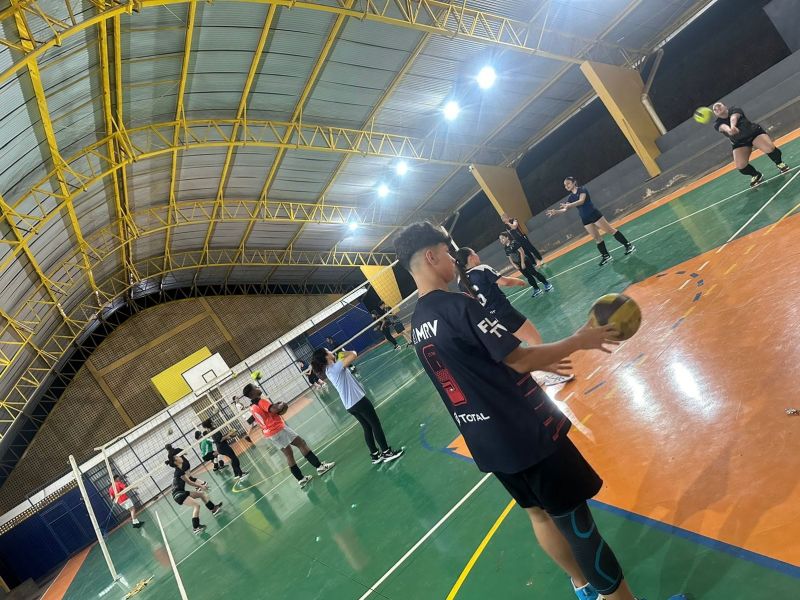 PREFEITURA AMPLIA OS TREINAMENTOS DA ESCOLINHA DE VOLEIBOL