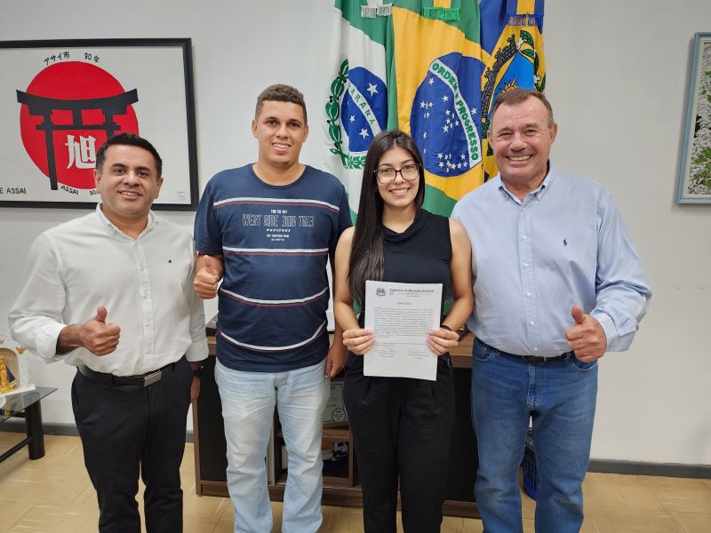 PREFEITURA CONTRATA UMA NOVA PROFESSORA
