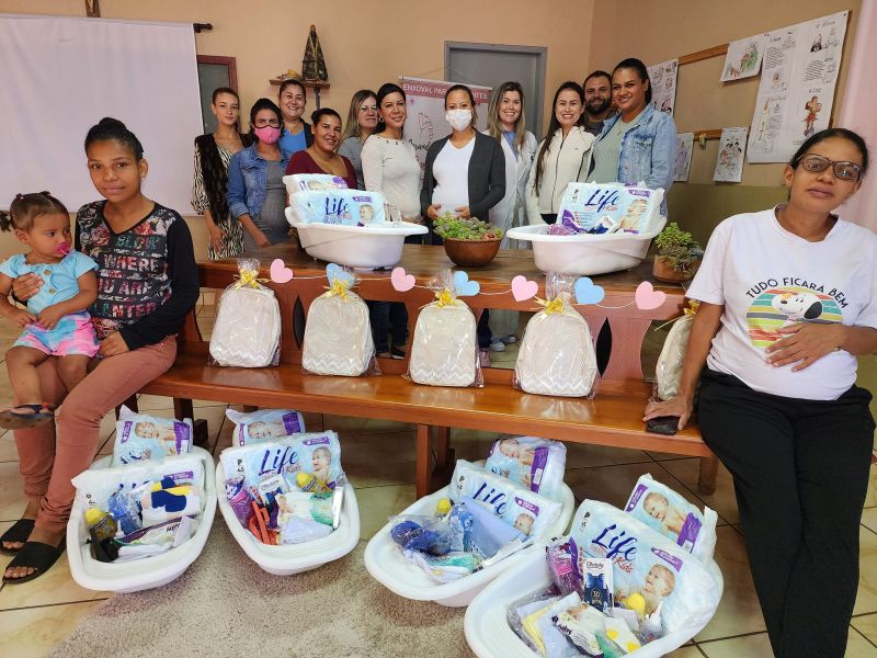 PREFEITURA ENTREGA NOVOS KIT MATERNIDADE PARA GESTANTES DA VILA NOVA.