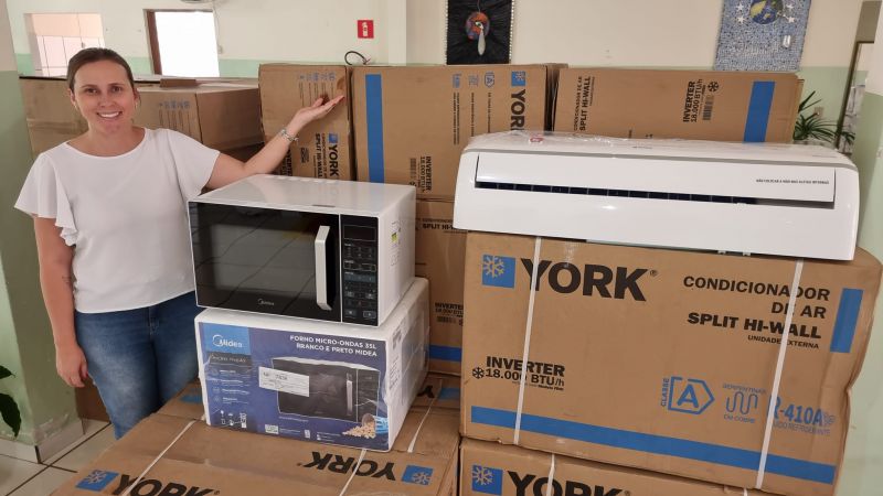 PREFEITURA INVESTE 300 MIL REAIS EM EQUIPAMENTOS PARA ESCOLAS E CMEIS DE ASSAÍ.