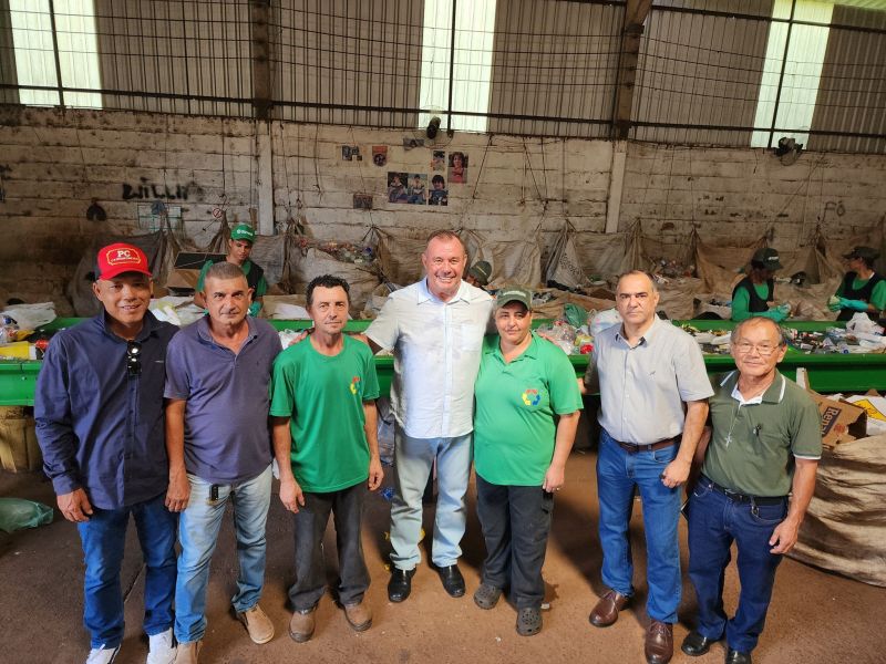 PREFEITURA INVESTE NA ASCAMARA PARA FORTALECER A RECICLAGEM EM ASSAÍ!