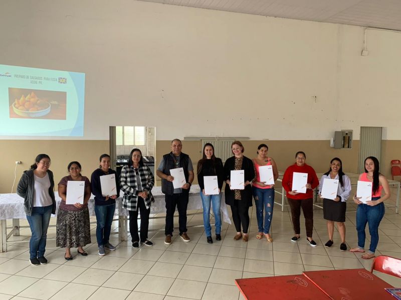 PREFEITURA OFERTA CURSO SALGADOS PARA FESTA VOLTADO PARA MULHERES