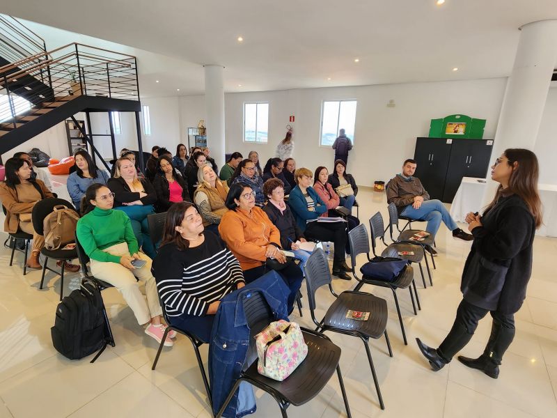 PROFESSORES DA REDE MUNICIPAL PARTICIPAM DE CAPACITAÇÃO PEDAGÓGICA.