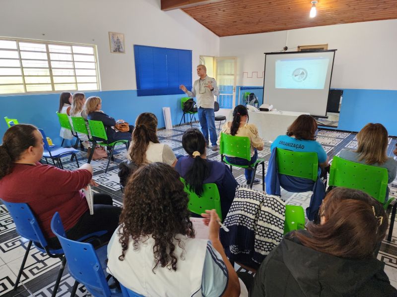 PROFESSORES DE ASSAÍ PARTICIPAM DE CAPACITAÇÃO PARA O CONCURSO AGRINHO 2025.
