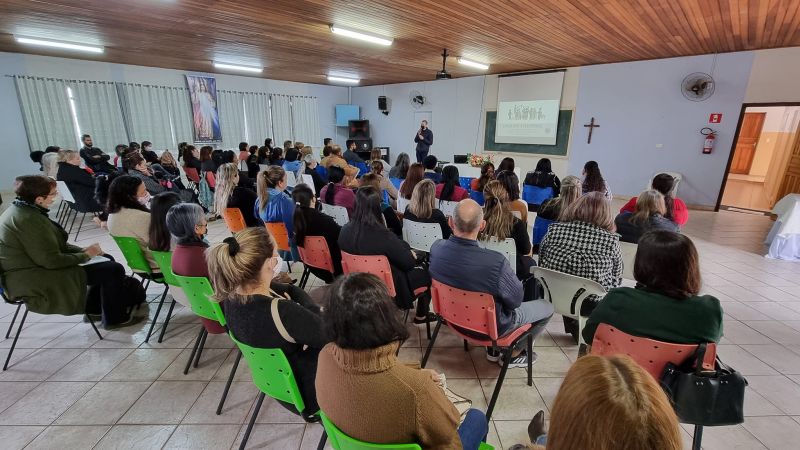 PROFESSORES PARTICIPAM DE CAPACITAÇÃO E PLANEJAMENTO.