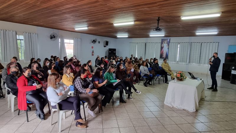 PROFESSORES PARTICIPAM DE CAPACITAÇÃO E PLANEJAMENTO.