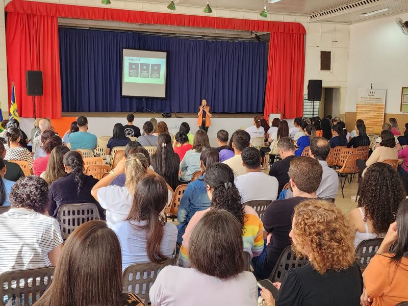 PROFISSIONAIS DE ASSAÍ PARTICIPAM DE PALESTRA SOBRE PREVENÇÃO À REVITIMIZAÇÃO E VIOLÊNCIA INSTITUCIONAL