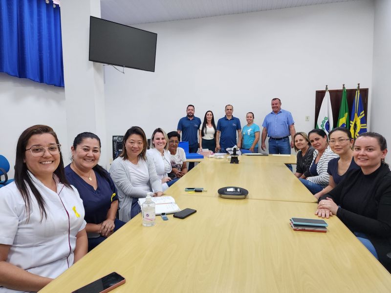 PROFISSIONAIS DE SAÚDE RECEBEM CERTIFICADOS DE CAPACITAÇÃO EM SALA DE VACINAS.