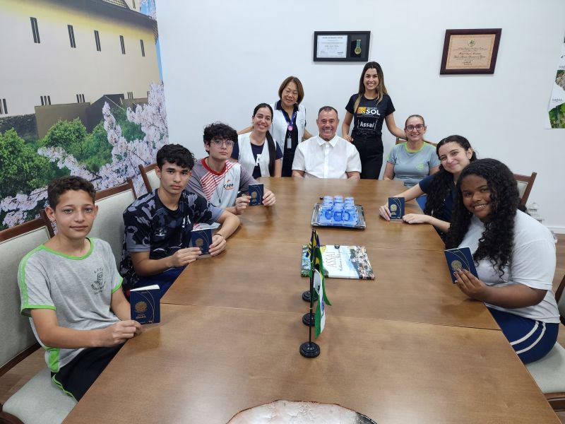 Programa “De Assaí Pro Mundo” avança e os primeiros alunos iniciam os preparativos para o intercâmbio