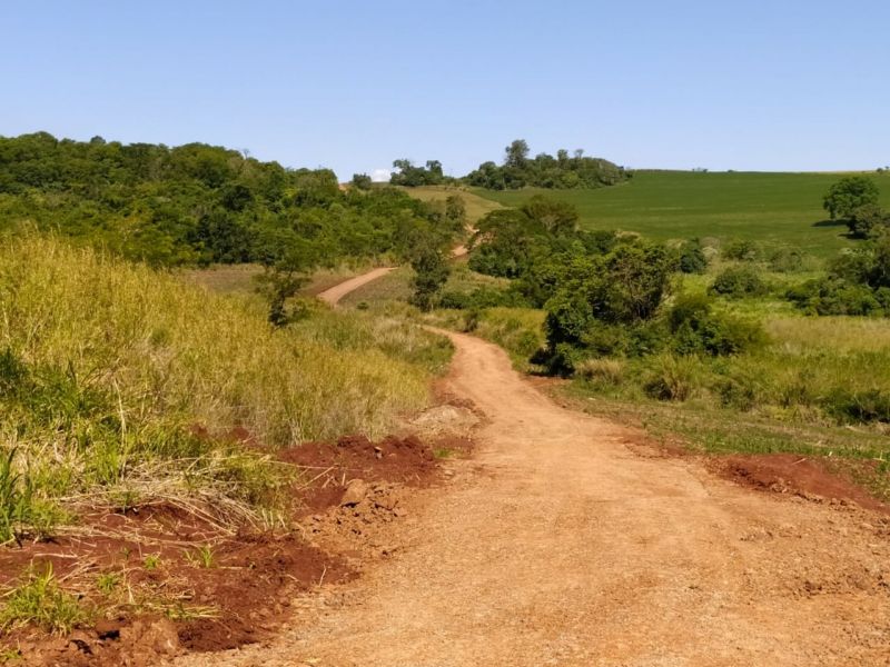 Readequação da estrada rural entre secção Cerro Leão à secção Maracatu.