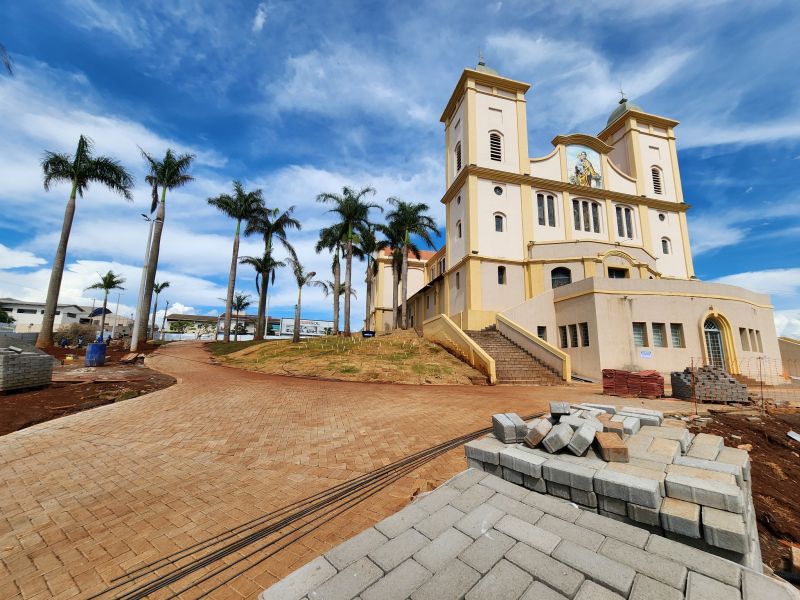 REVITALIZAÇÃO DA PRAÇA DA IGREJA SÃO JOSÉ AVANÇA E TRANSFORMA O CENTRO DE ASSAÍ