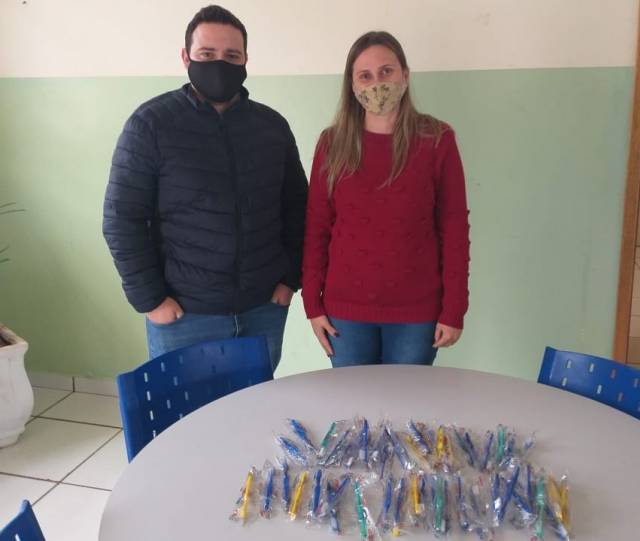 SAÚDE BUCAL -  ALUNOS RECEBERÃO ESCOVAS DENTAIS.