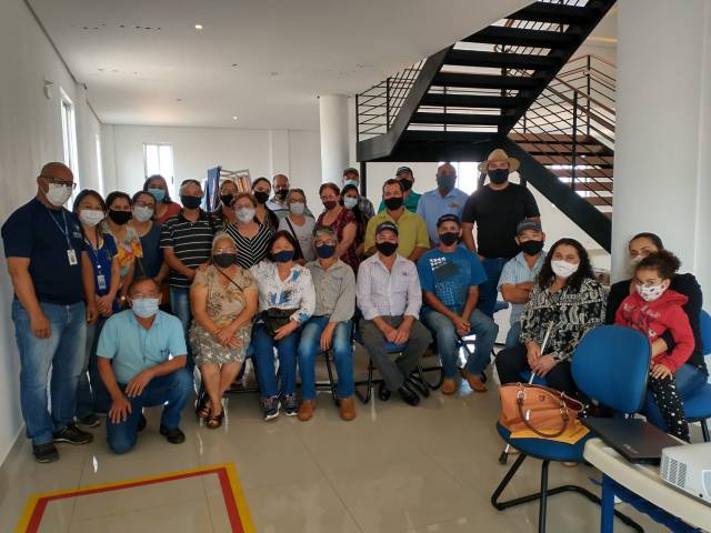 SECRETARIA DE AGRICULTURA BUSCA FOMALIZAR UMA ASSOCIAÇÃO DE AGRICULTORES FAMILIARES.