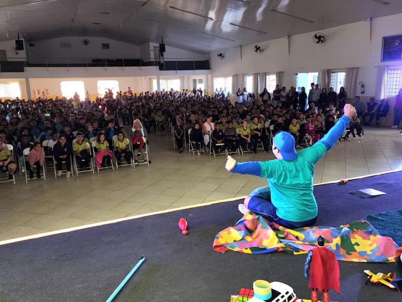 TEATRO ABORDA  DE FORMA LUDICA E RESPONSÁVEL O ABUSO SEXUAL INFANTIL.