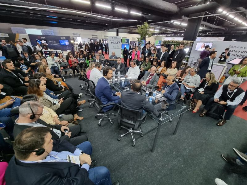 TUTI BOMTEMPO PARTICIPA DE REUNIÃO DE PREFEITOS EM SÃO PAULO - INOVAÇÕES NA GESTÃO MUNICIPAL: SOLUÇÕES CENTRADAS NO BEM ESTAR DAS PESSOAS.