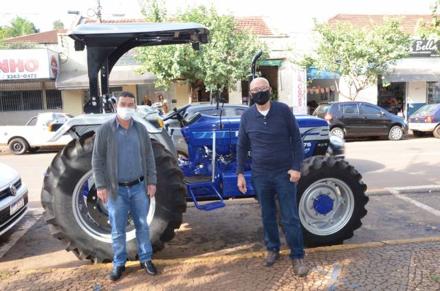 UM NOVO TRATOR PARA A AGRICULTURA FAMILIAR DE ASSAÍ