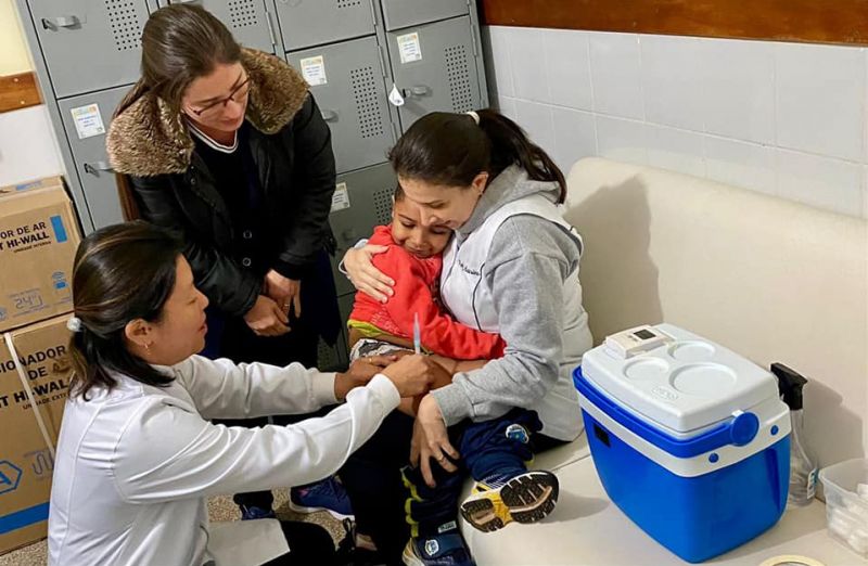 VACINAÇÃO CONTRA INFLUENZA (GRIPE) NOS CMEIS E ESCOLAS.